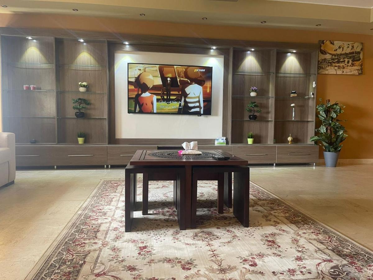 مفروشة فاخرة مطلة على كورنيش النيل المعادي بالطابق 23 * Cairo