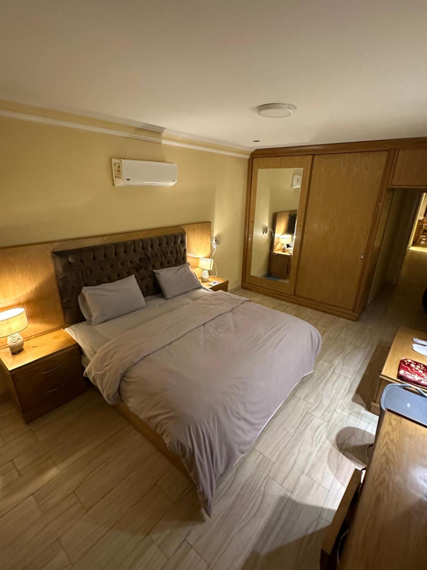 Apartment مفروشة فاخرة مطلة على كورنيش النيل المعادي بالطابق 23 Cairo