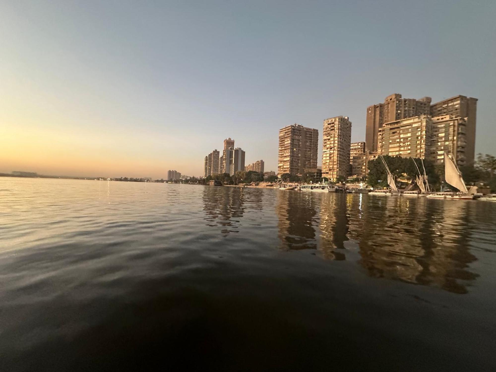 Apartment مفروشة فاخرة مطلة على كورنيش النيل المعادي بالطابق 23 Cairo