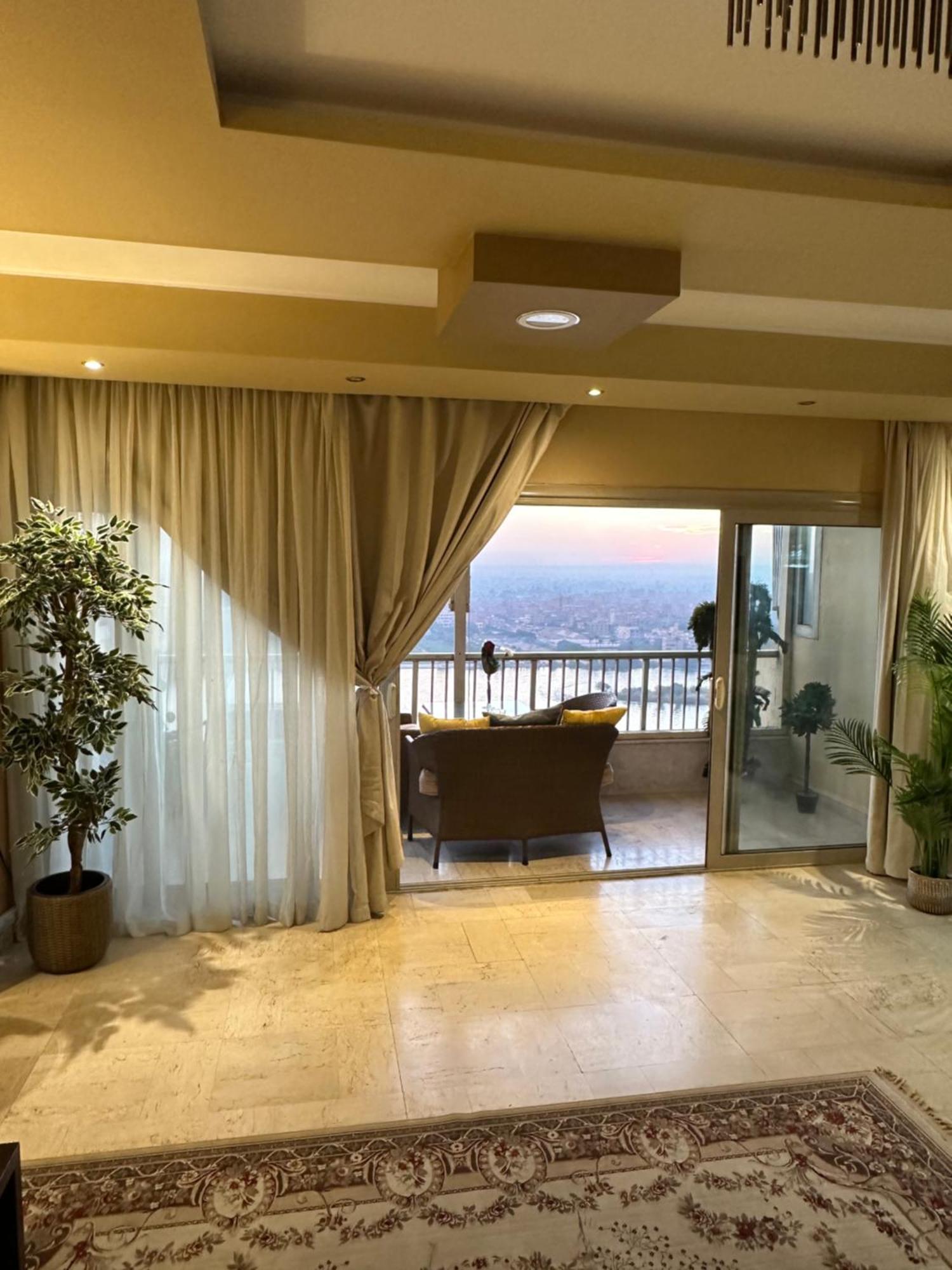 مفروشة فاخرة مطلة على كورنيش النيل المعادي بالطابق 23 Apartment