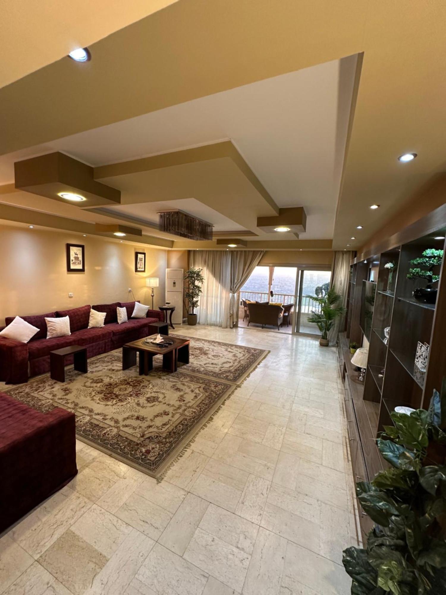 مفروشة فاخرة مطلة على كورنيش النيل المعادي بالطابق 23 Apartment *
